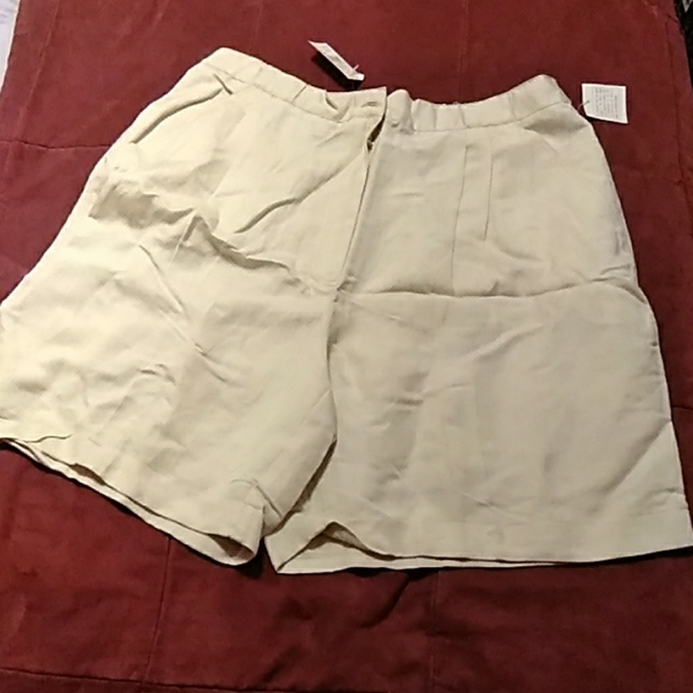 Women's linen shorts